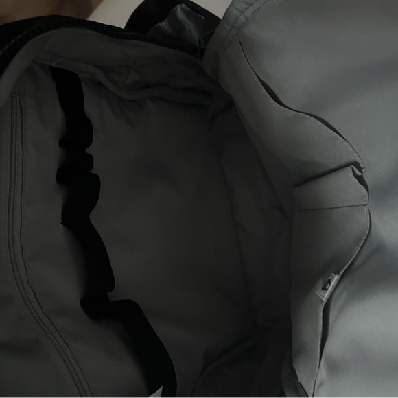 Baggallini Backpack -Sample - Picture 3 of 3